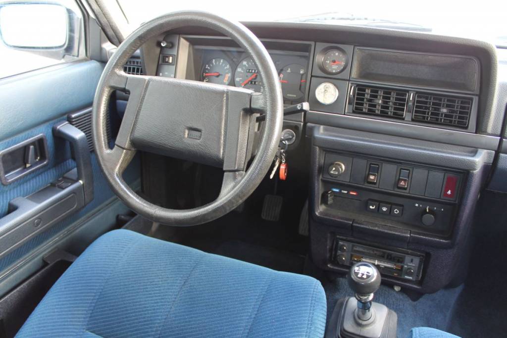 Volvo 240 салон